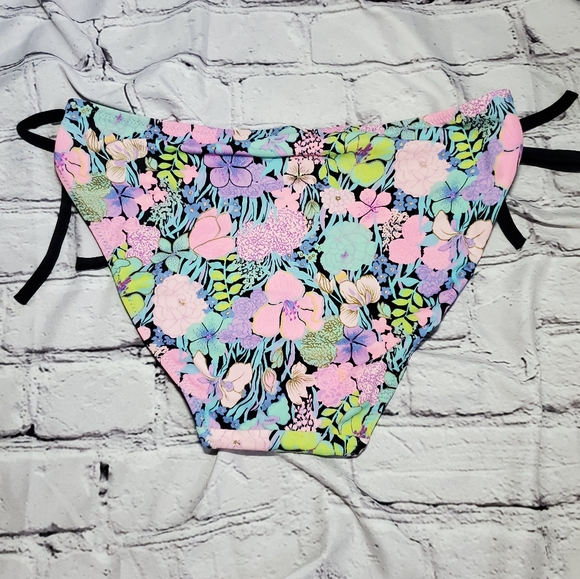 Victoria's Secret Bikini Bottoms - Picture 4 of 5